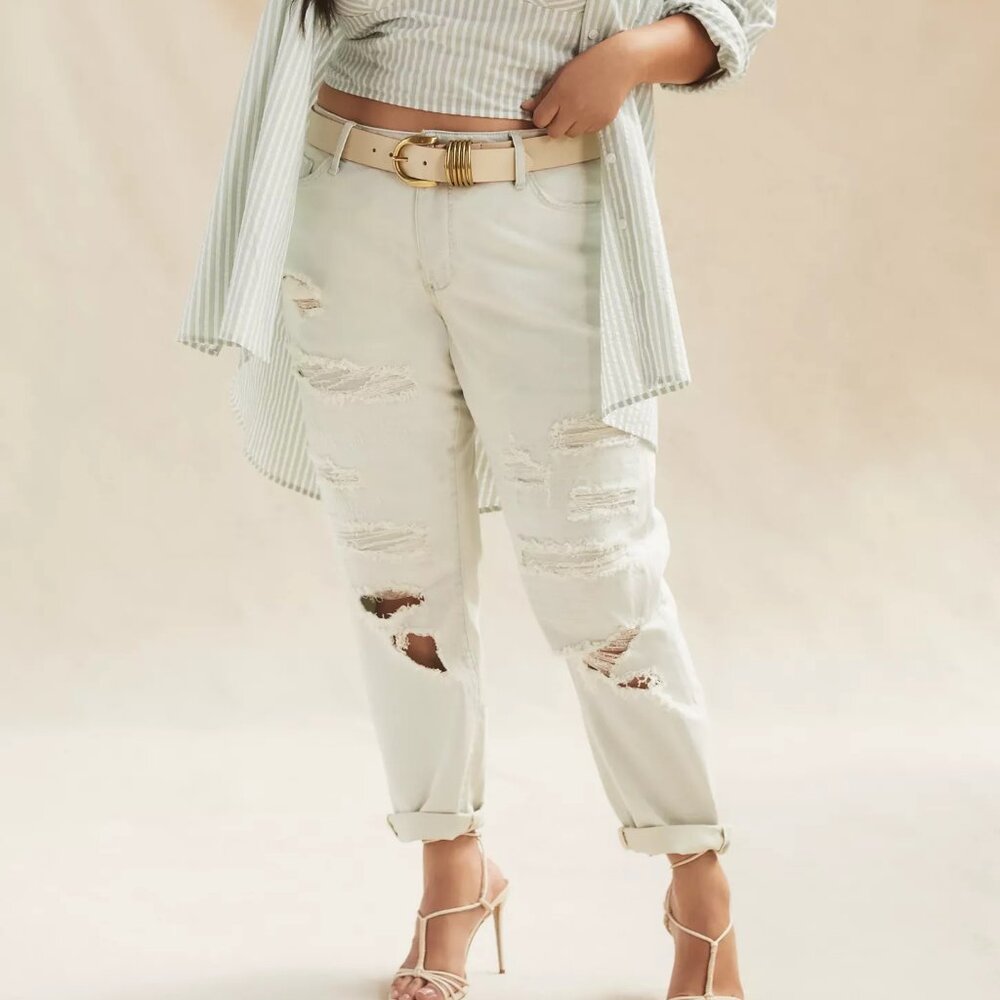 Pilcro Mid-Rise Slim Boyfriend Jeans 16W Anthropologie Distressed Light Wash
